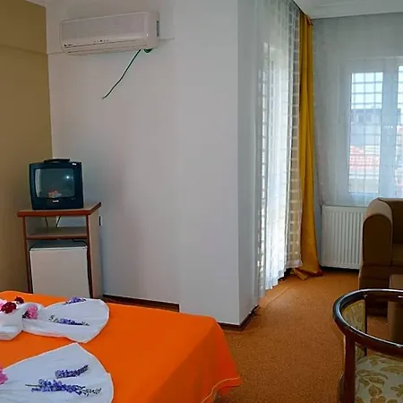 Megas Hotel 2*