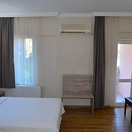 Megas Hotel